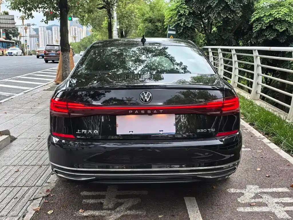 Volkswagen Passat — фото 6