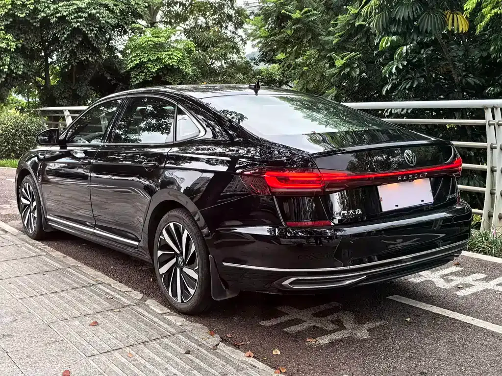 Volkswagen Passat — фото 5