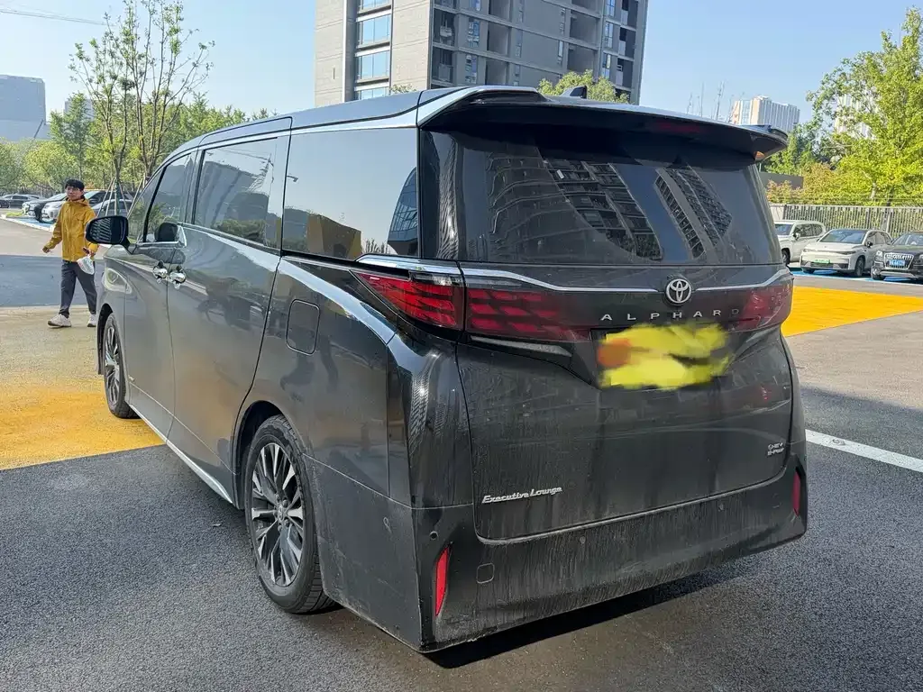 Toyota Alphard — фото 7