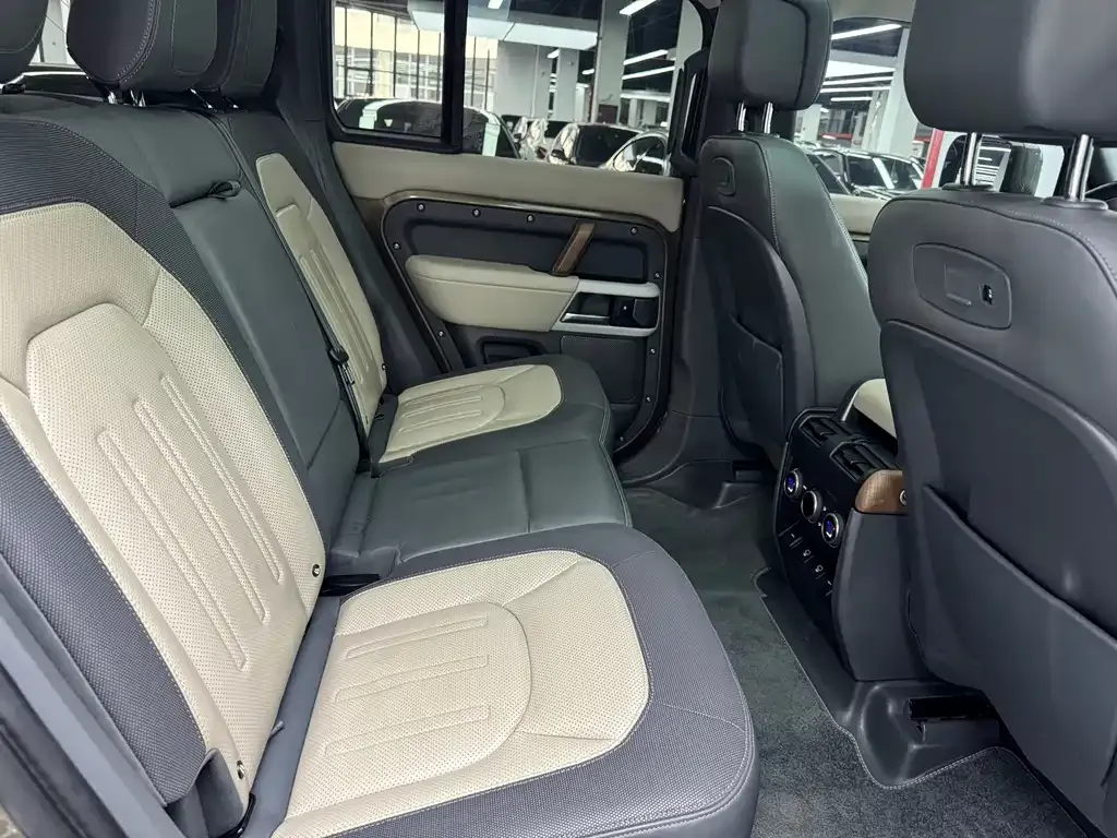 Land Rover Defender — фото 10