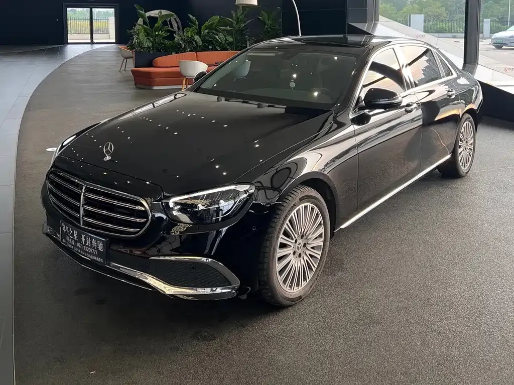 Mercedes-Benz E-Class — фото 1