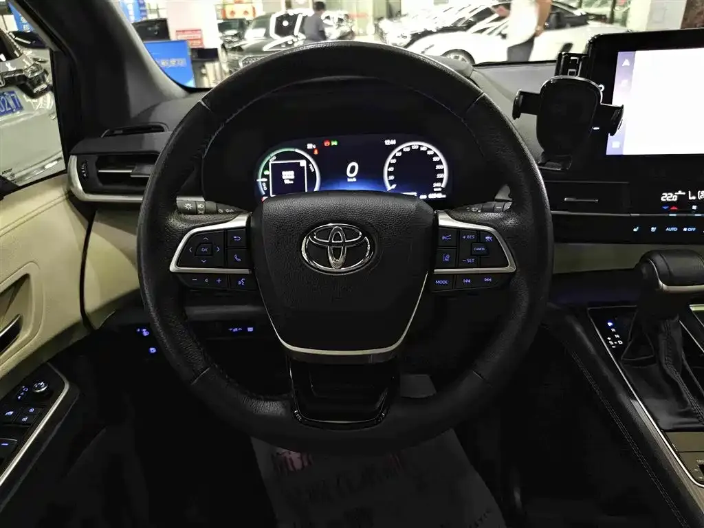 Toyota Sienna — фото 5