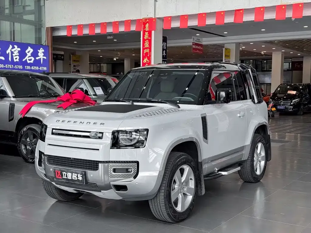 Land Rover Defender — фото 1