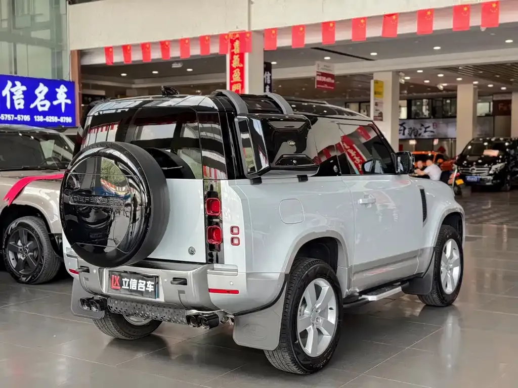 Land Rover Defender — фото 10