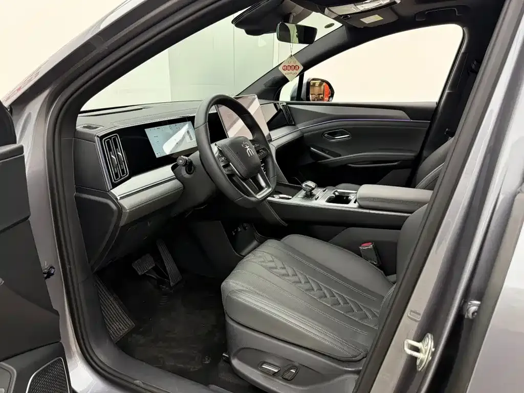 BYD L DM-i — фото 9