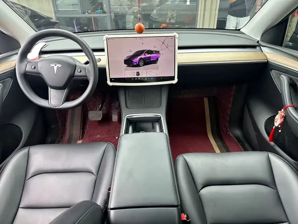 Tesla Model Y — фото 8