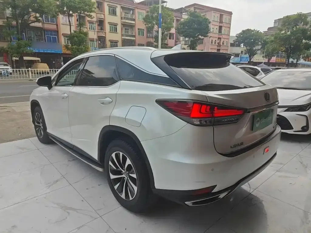 Lexus RX — фото 1