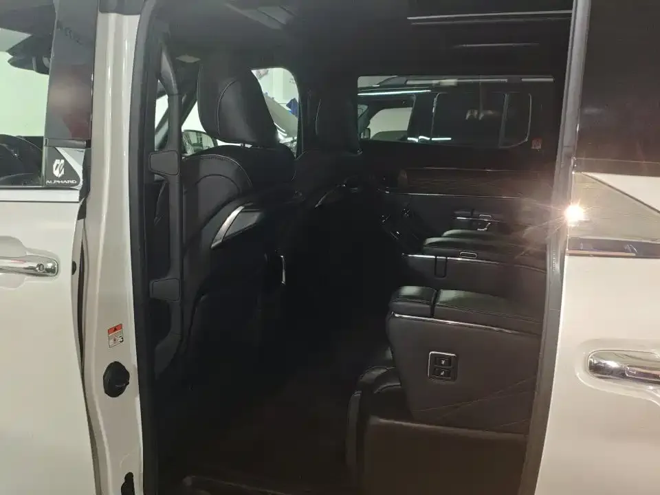 Toyota Alphard — фото 7