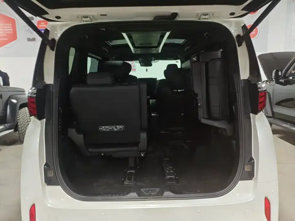 Toyota Alphard — фото 4