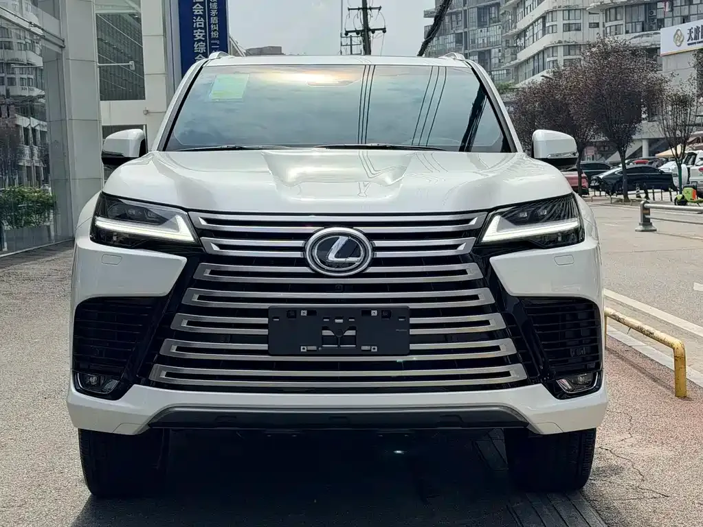 Lexus LX — фото 9