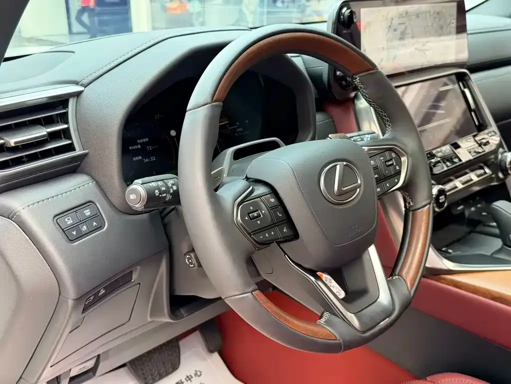 Lexus LX — фото 8