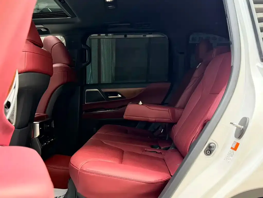 Lexus LX — фото 10