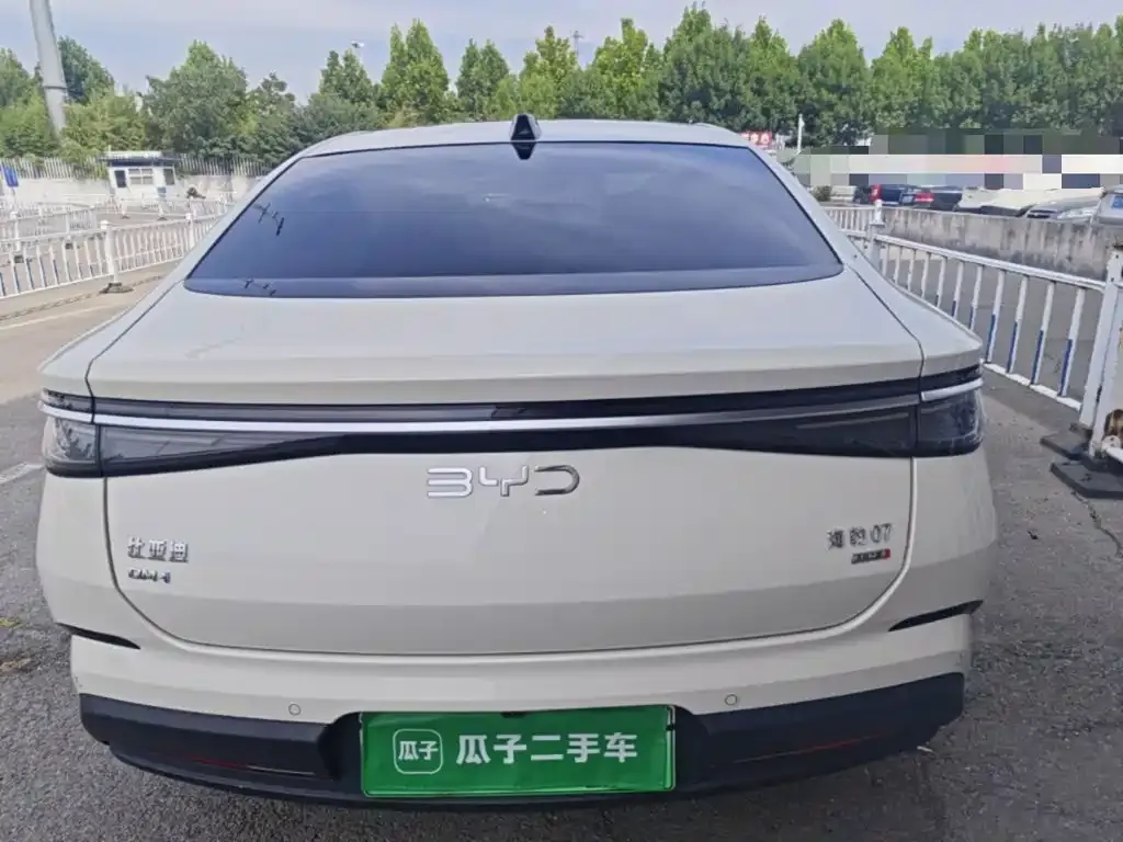 BYD Seal 07 DM-i — фото 10