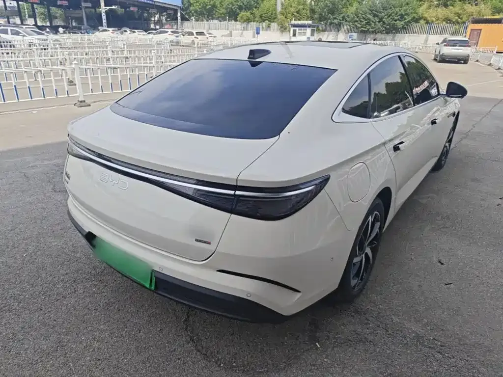 BYD Seal 07 DM-i — фото 3