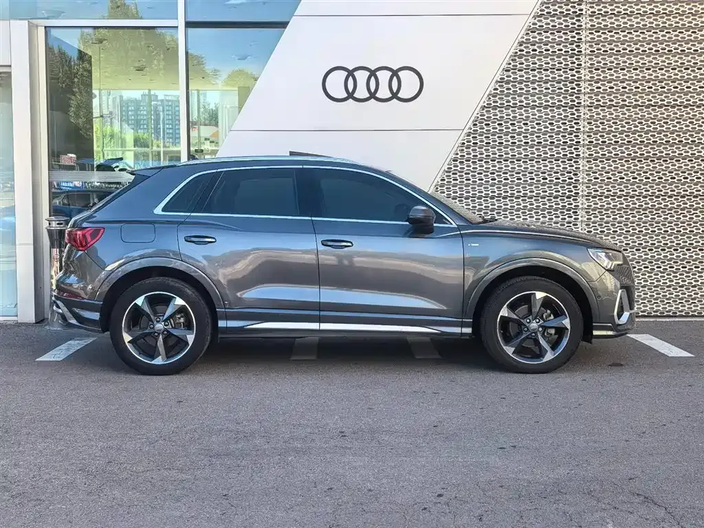 Audi Q3 — фото 10