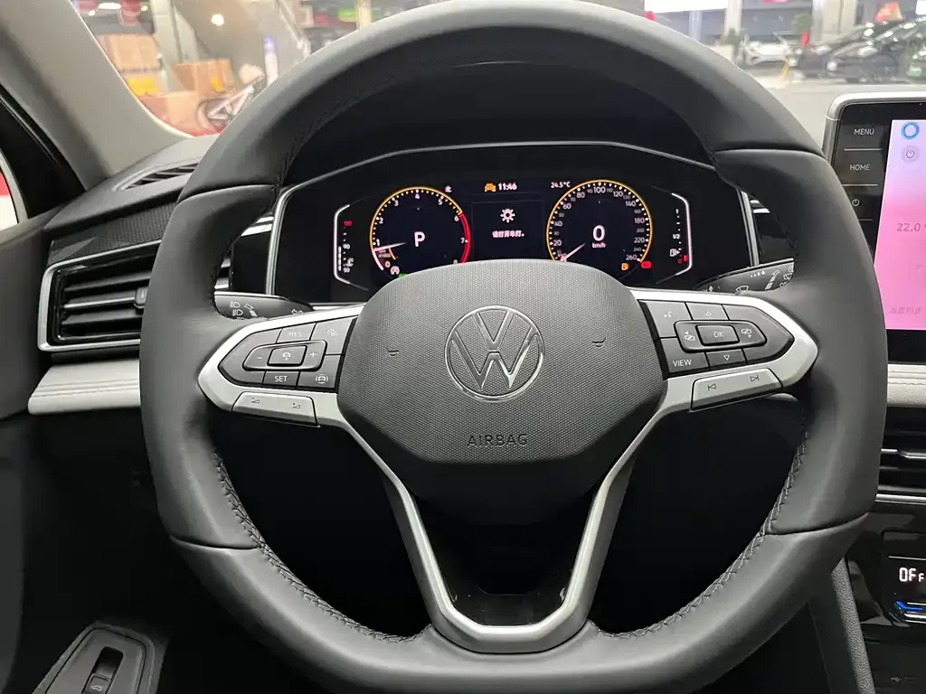 Volkswagen Tiguan L — фото 7