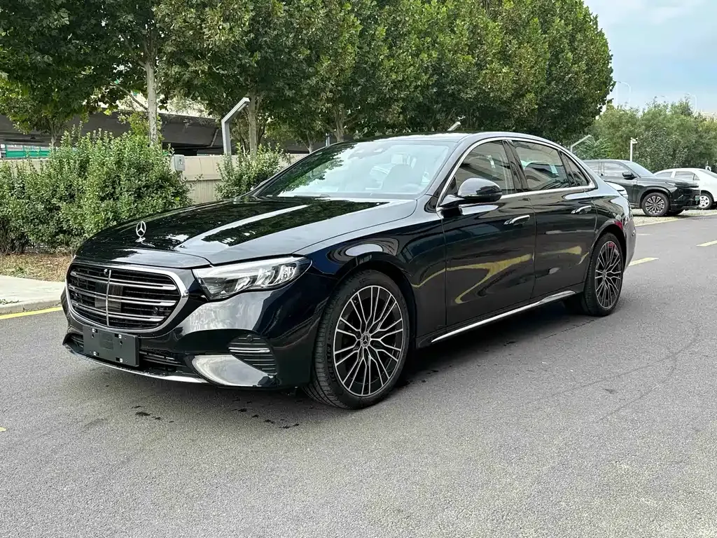Mercedes-Benz E-Class — фото 1