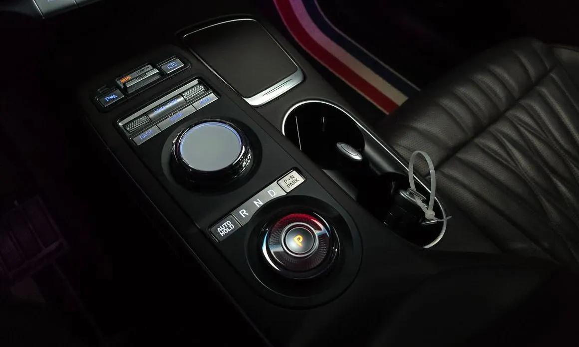 Genesis GV70 — фото 2