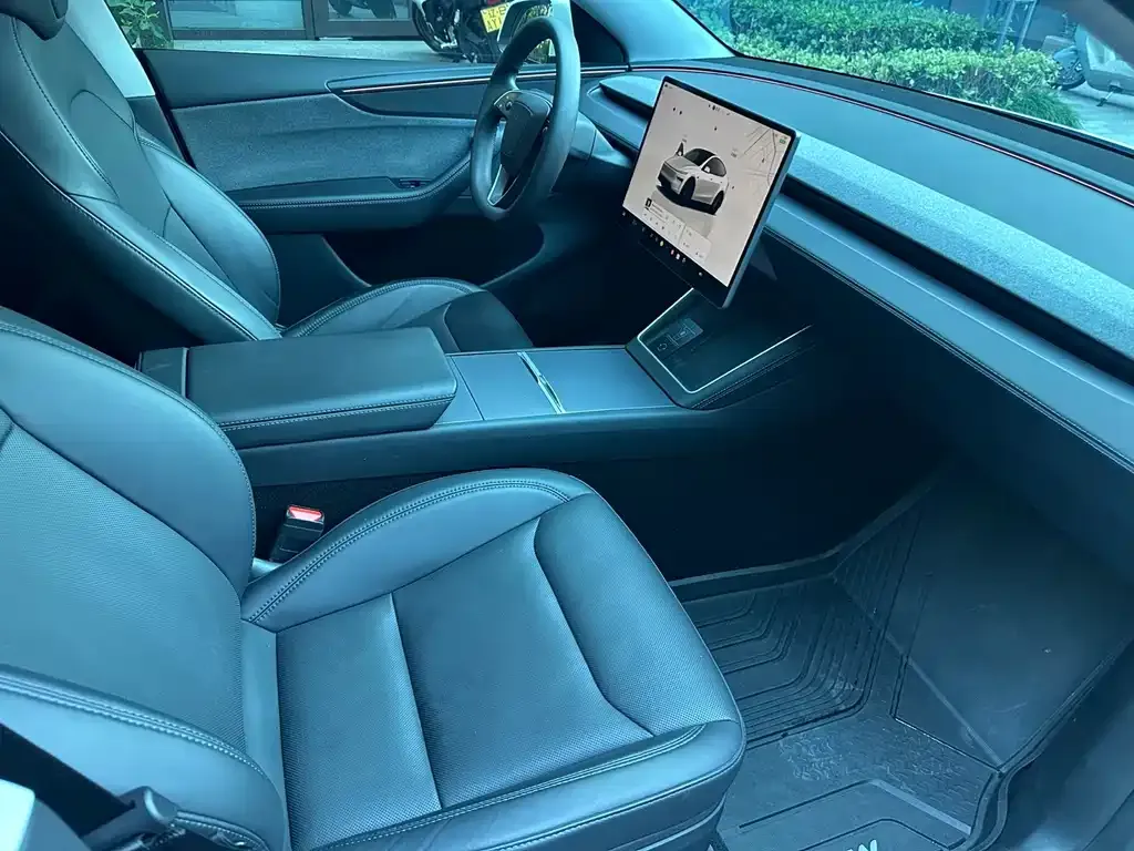 Tesla Model Y — фото 6