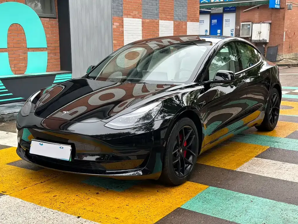 Tesla Model 3 — фото 1