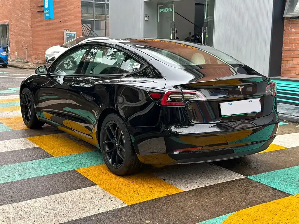 Tesla Model 3 — фото 9