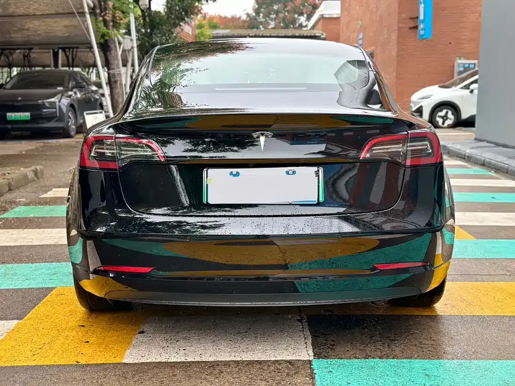 Tesla Model 3 — фото 5