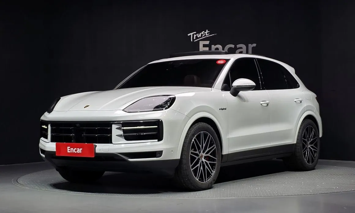 Porsche Cayenne — фото 1