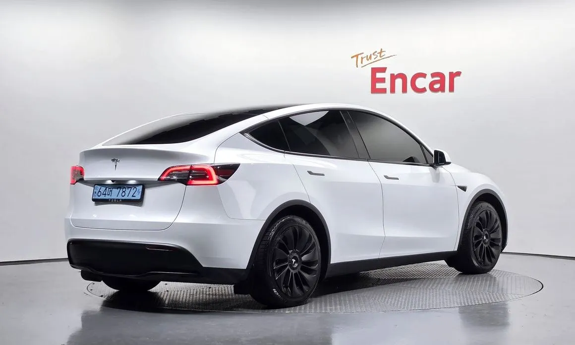 Tesla Model Y — фото 8