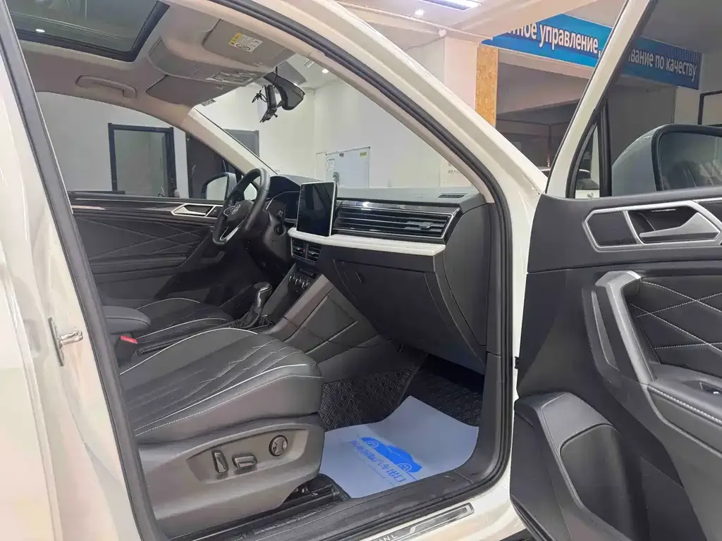 Volkswagen Tiguan L — фото 2
