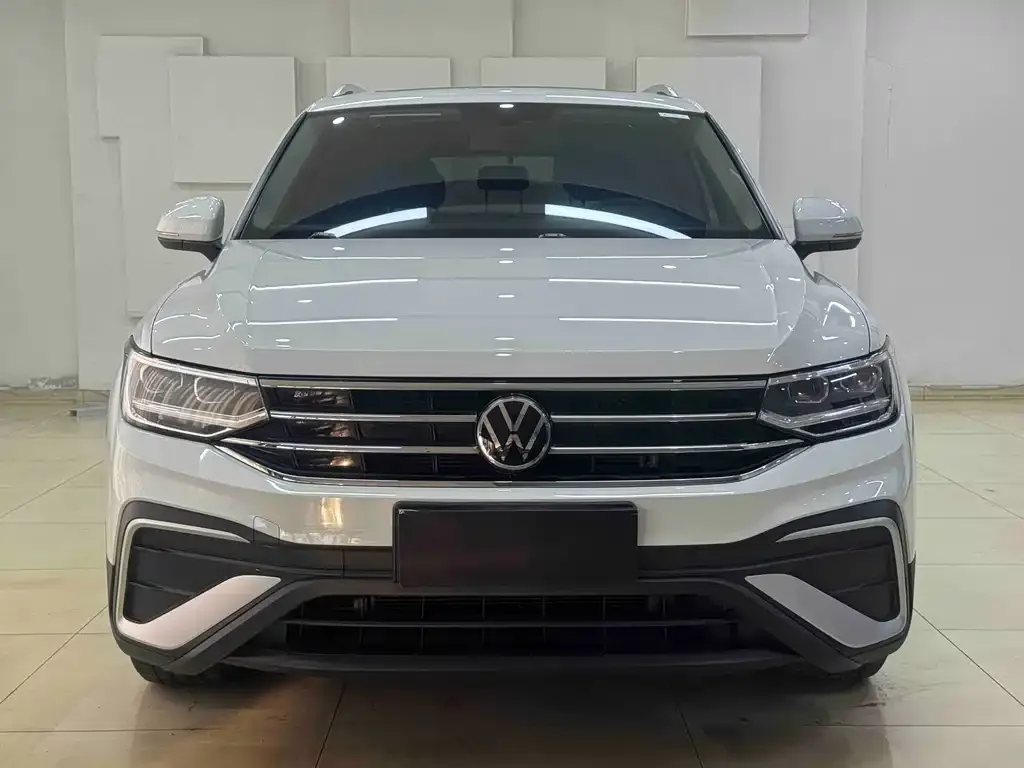 Volkswagen Tiguan L — фото 9
