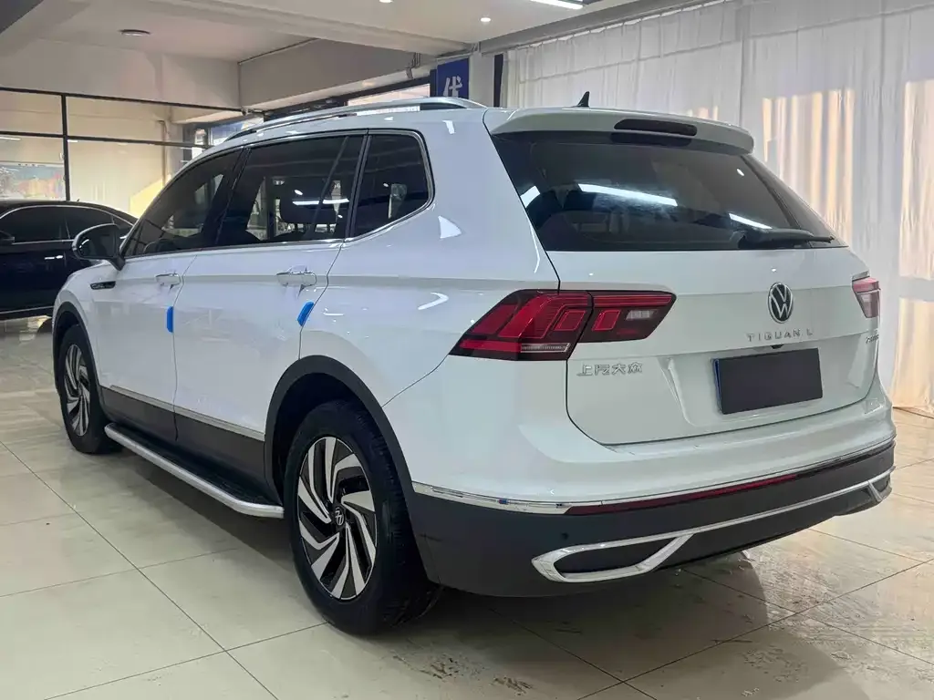 Volkswagen Tiguan L — фото 7