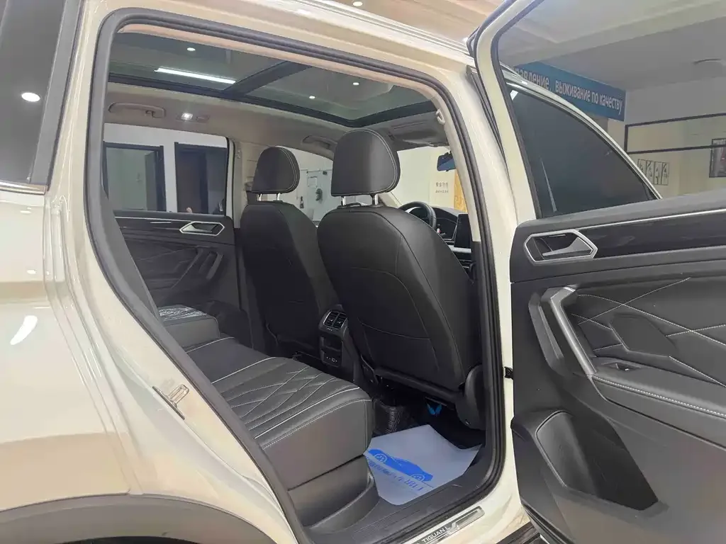 Volkswagen Tiguan L — фото 10