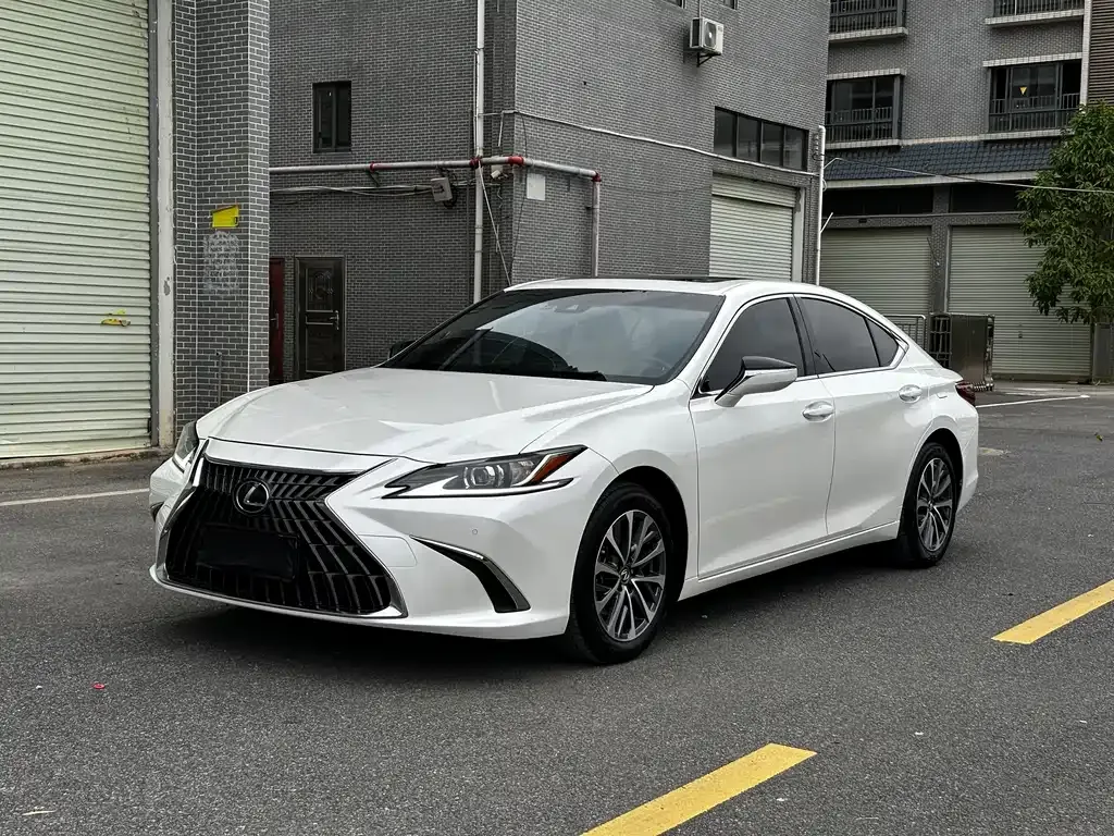 Lexus ES — фото 1