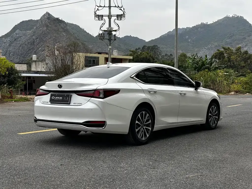 Lexus ES — фото 9