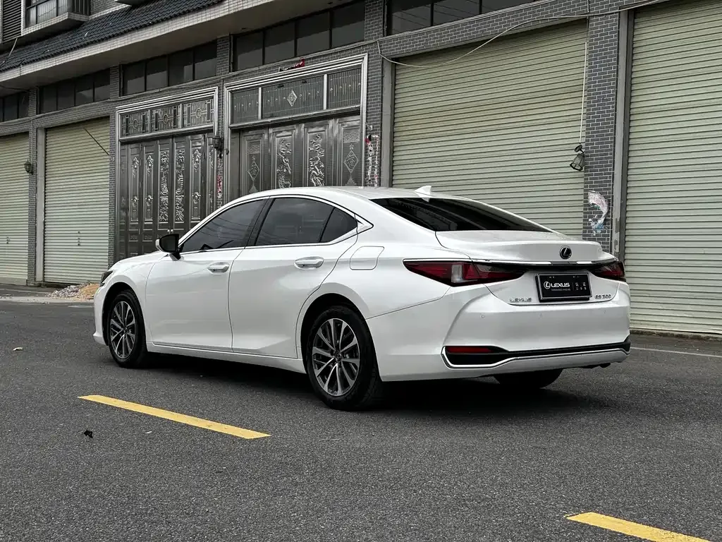 Lexus ES — фото 5