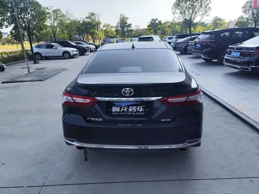 Toyota Camry — фото 5