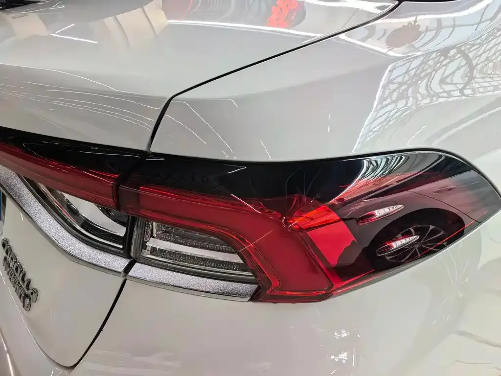 Toyota Corolla — фото 8