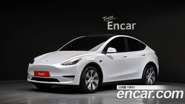 Tesla Model Y — фото 1