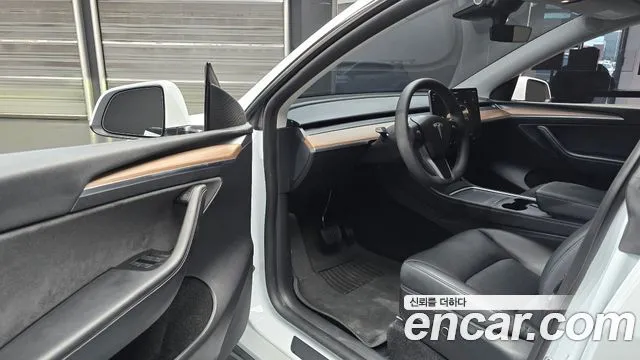 Tesla Model Y — фото 9