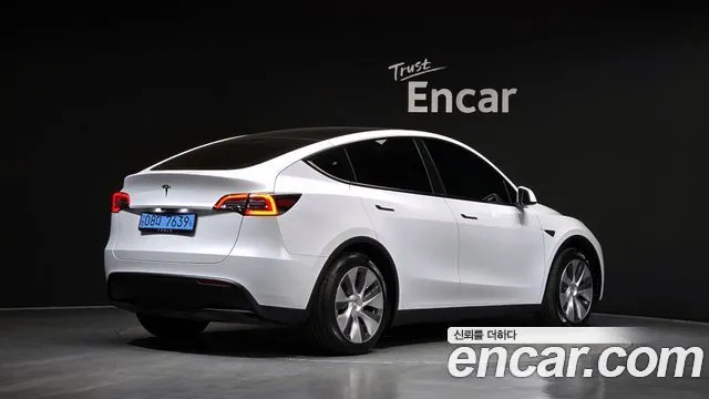 Tesla Model Y — фото 10