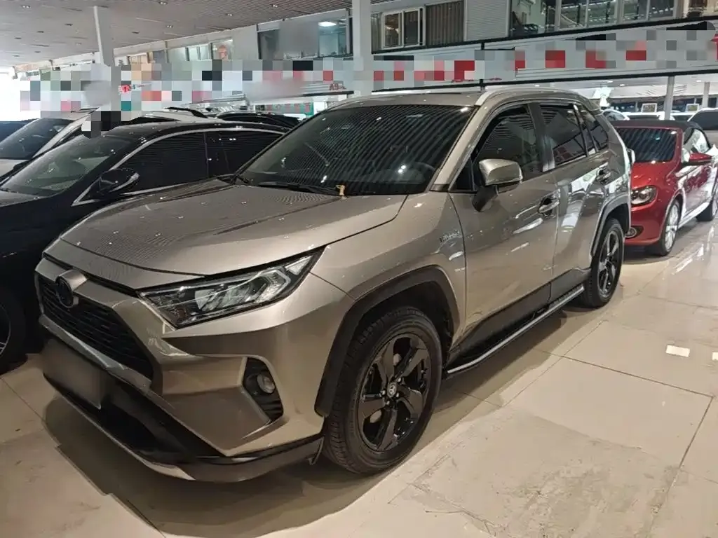 Toyota RAV4 — фото 1