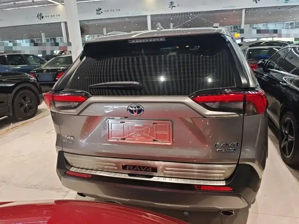 Toyota RAV4 — фото 9