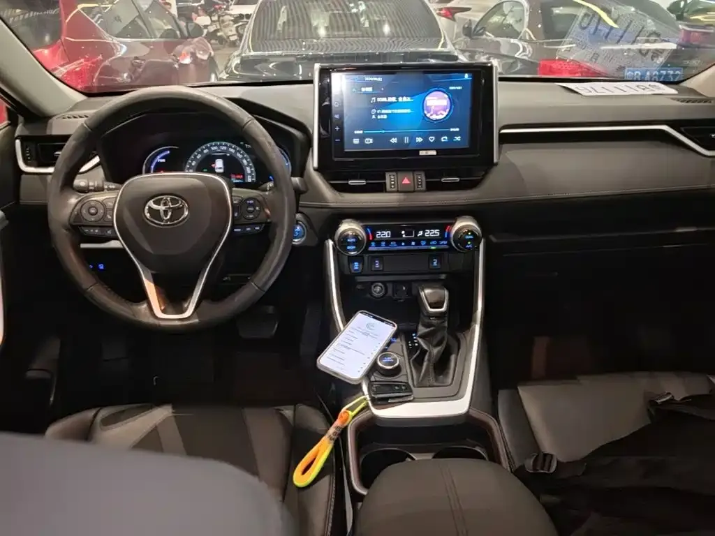 Toyota RAV4 — фото 3