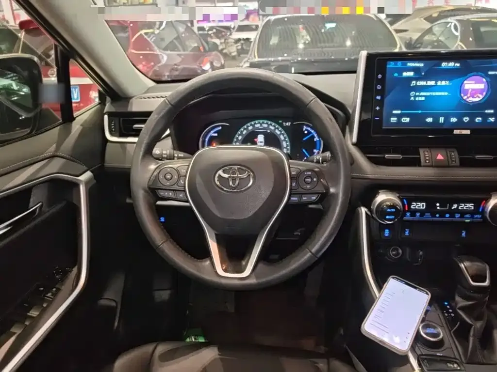 Toyota RAV4 — фото 8