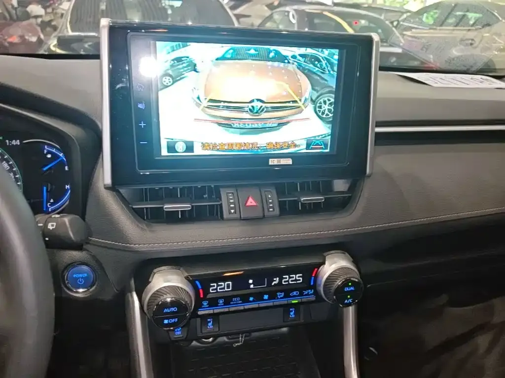 Toyota RAV4 — фото 10