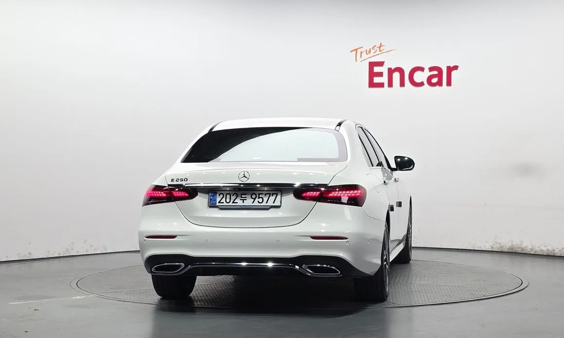 Mercedes-Benz E-Class — фото 4
