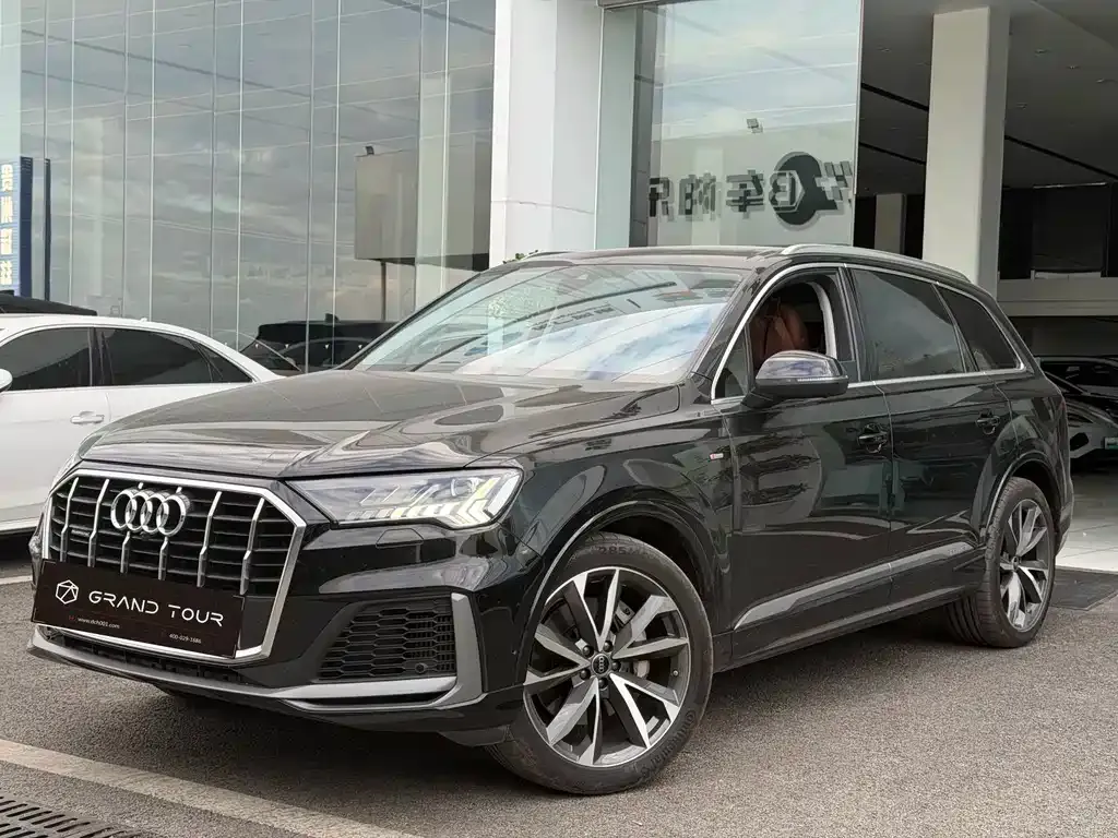 Audi Q7 — фото 1