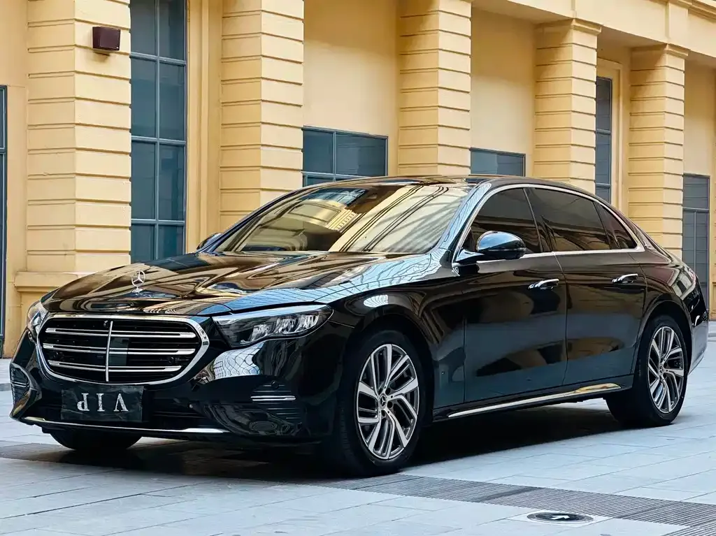 Mercedes-Benz E-Class — фото 1
