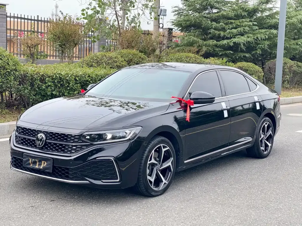 Volkswagen Passat — фото 1