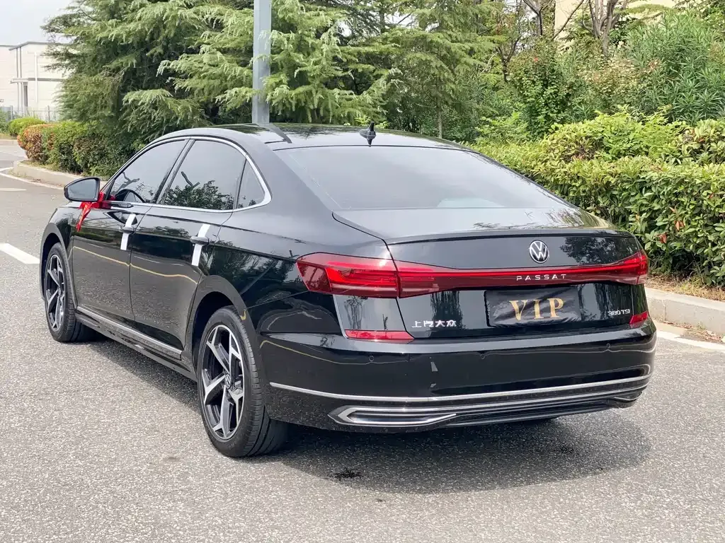 Volkswagen Passat — фото 10